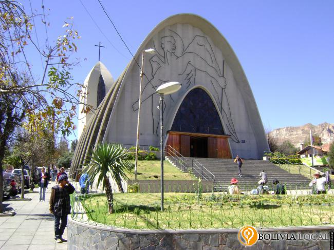 Iglesia de San Miguel Arcángel .: La Paz, Bolivia / Iglesias y Templos /  Zona Sur